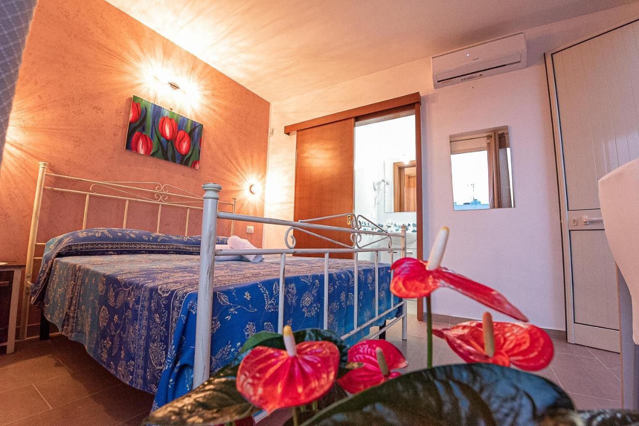 Bed and Breakfast La Scalinata Марина-ди-Манкаверса Экстерьер фото