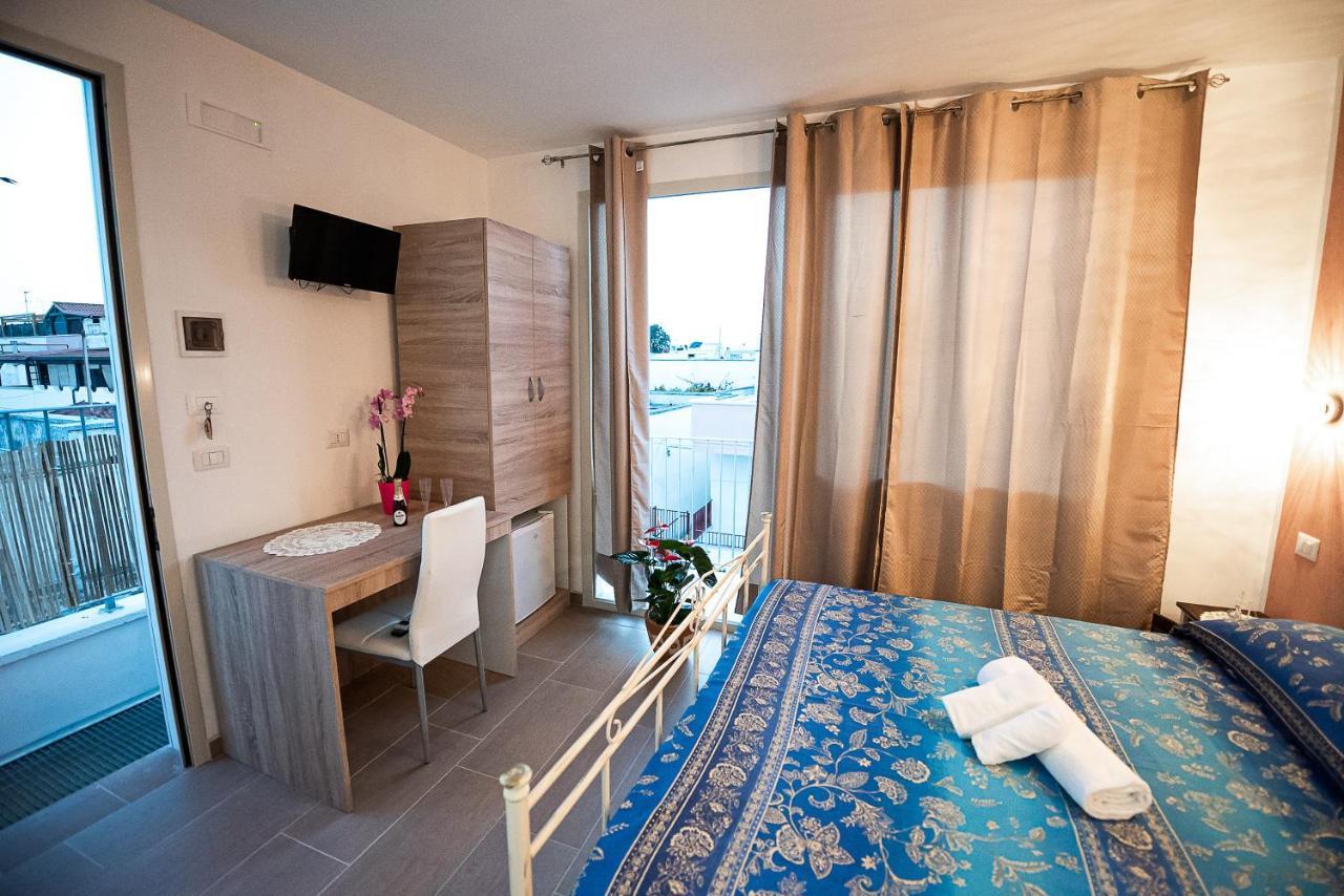 Bed and Breakfast La Scalinata Марина-ди-Манкаверса Экстерьер фото